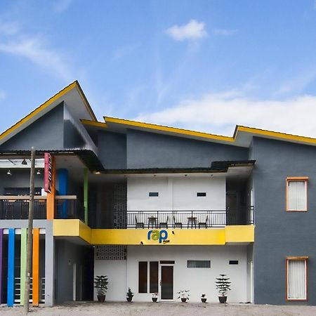 Rap Hotel Balige Bagian luar foto